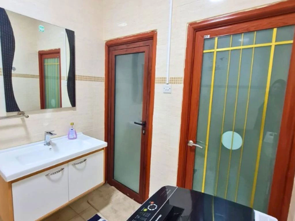 001024-2bathroom.webp