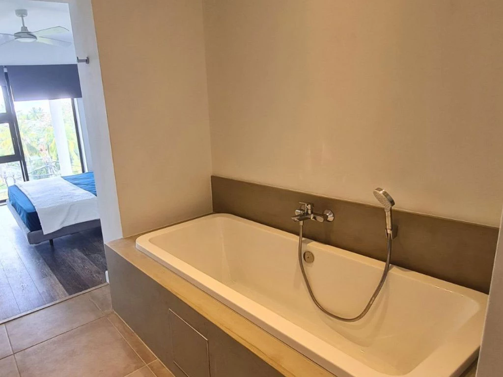 001026-2bathroom.webp