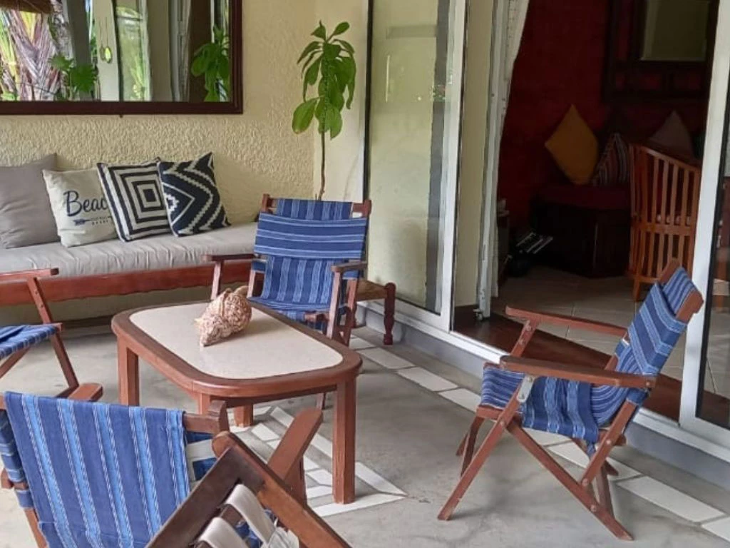 001028-outsidelivingroom2.webp
