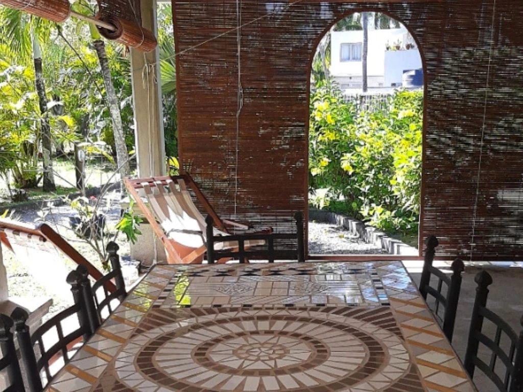 001028-outsidelivingroom.webp