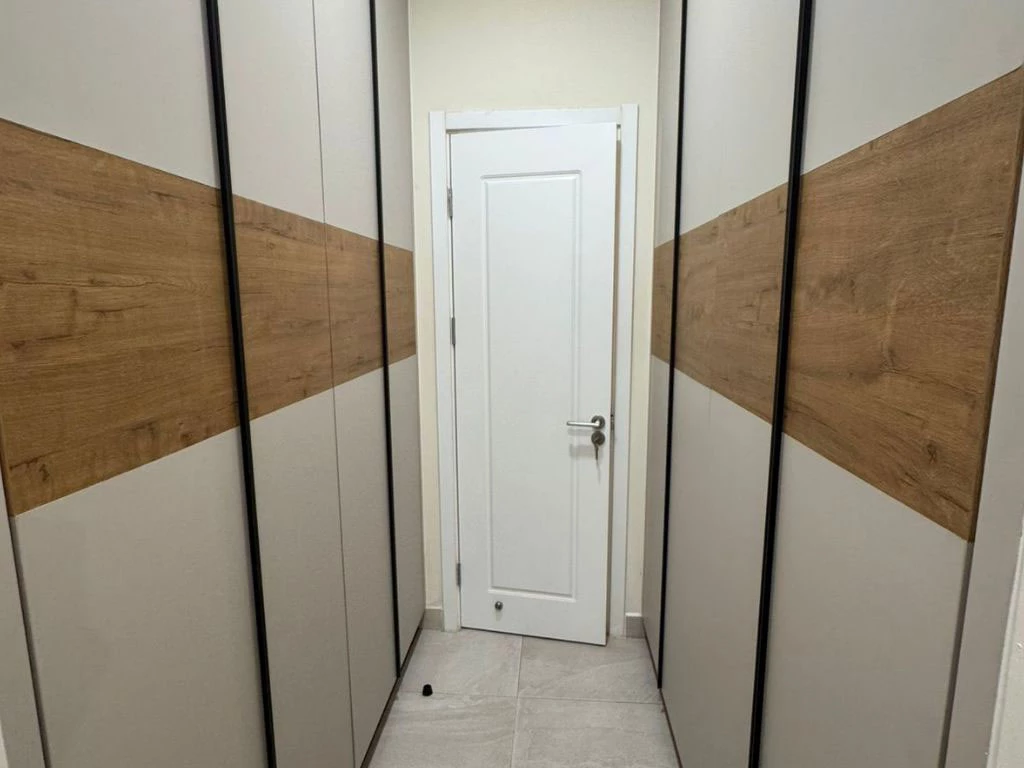 001036-2closet2.webp