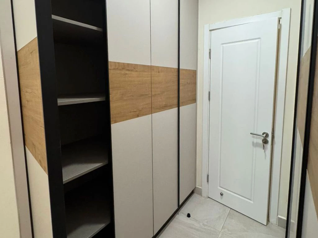 001036-2closet.webp