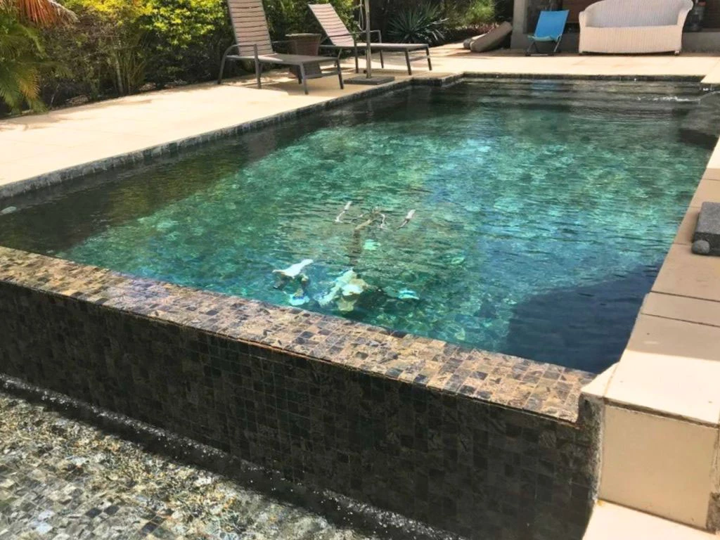001037-pool.webp