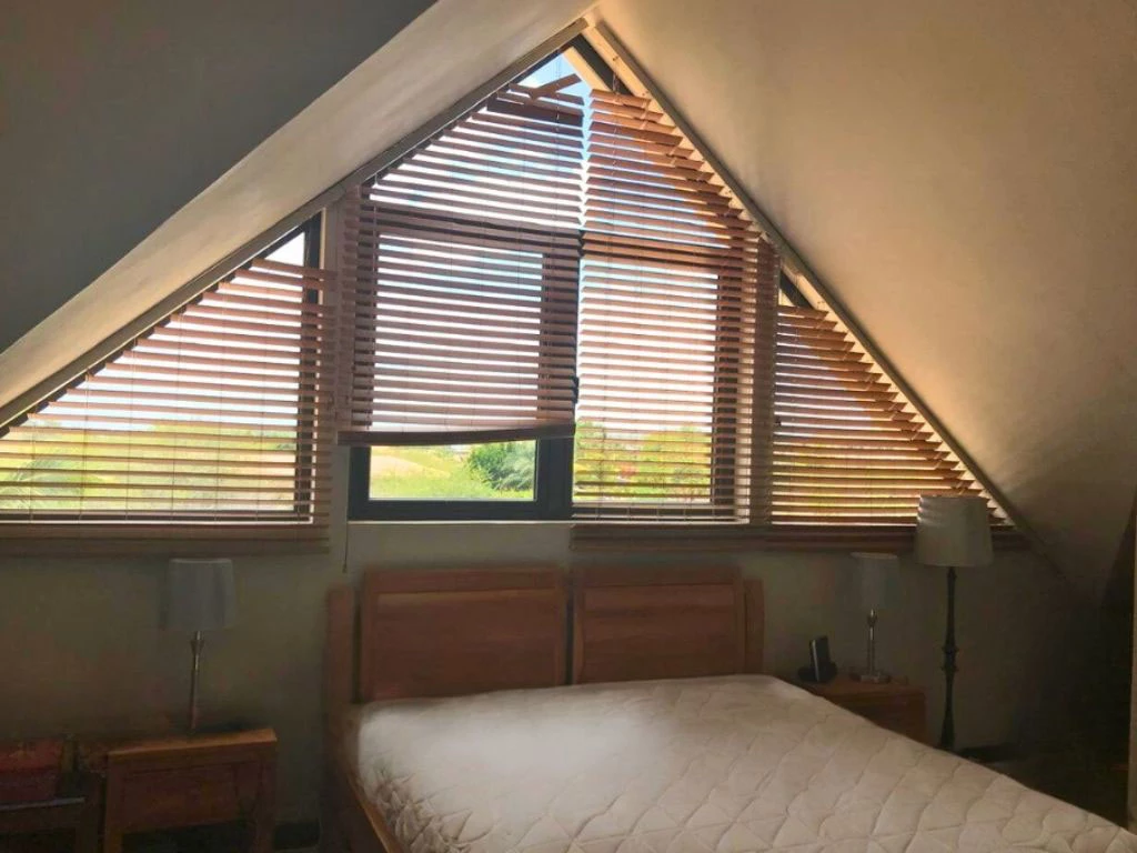 001037-bedroom.webp