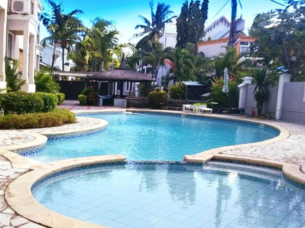 001048-pool.webp