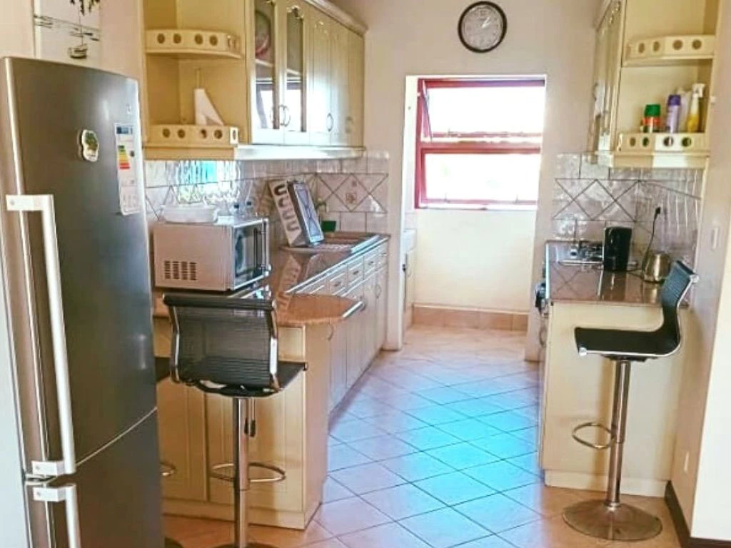 001048-kitchen2.webp