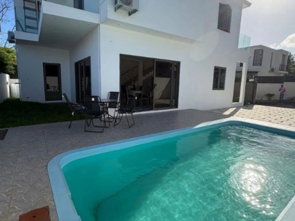 001066-pool.webp