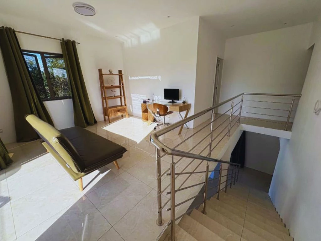 001066-upstairs.webp