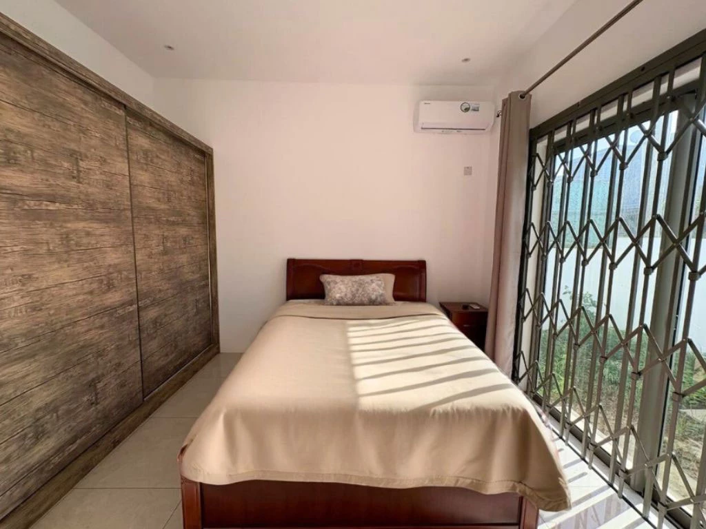 001066-bedroom.webp