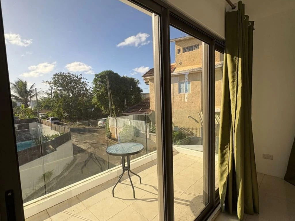 001066-balcony.webp