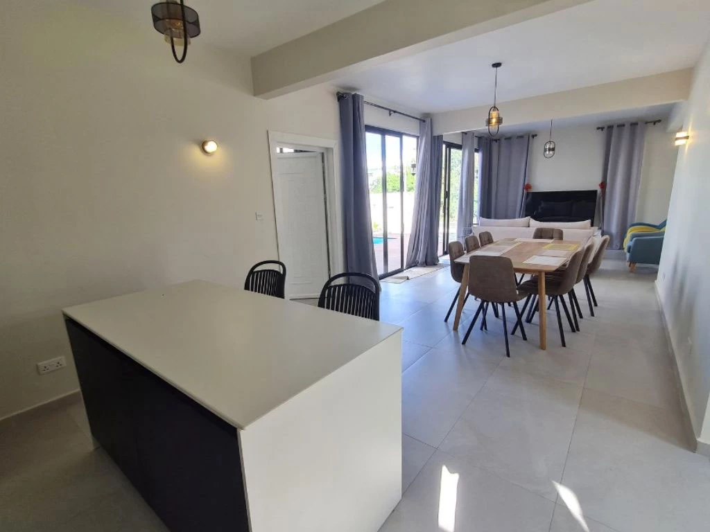 001067-livingroom2.webp