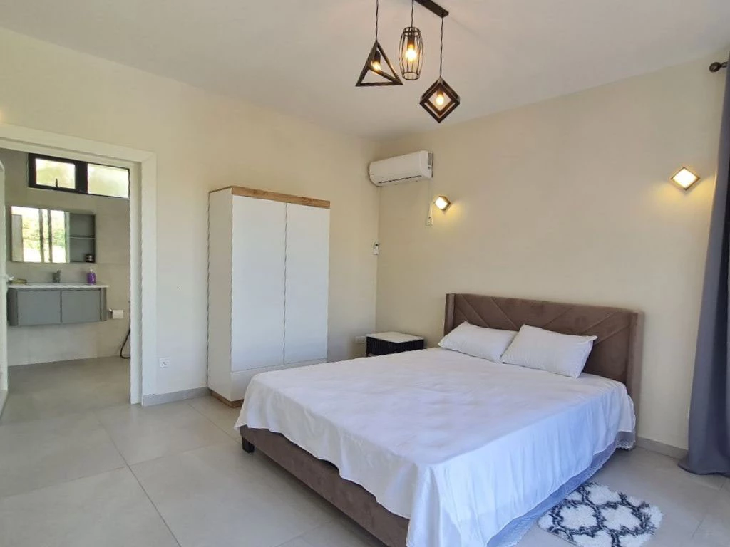 001067-bedroom.webp