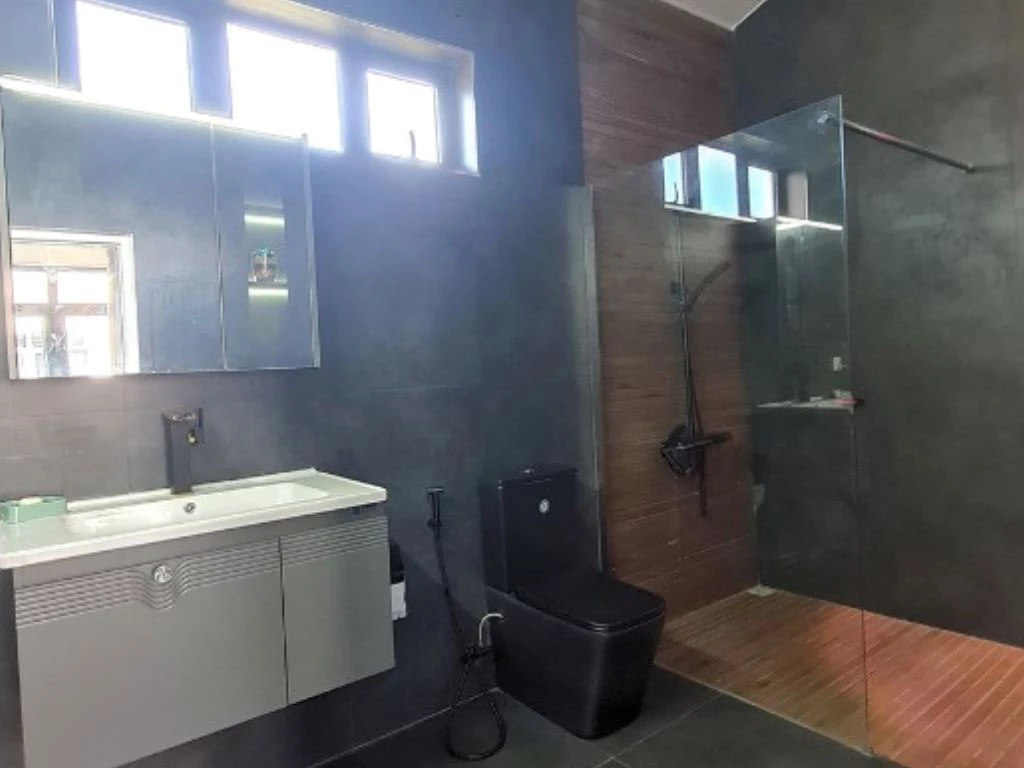 001067-3bathroom.webp