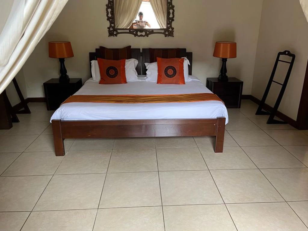 001001-bedroom2.webp