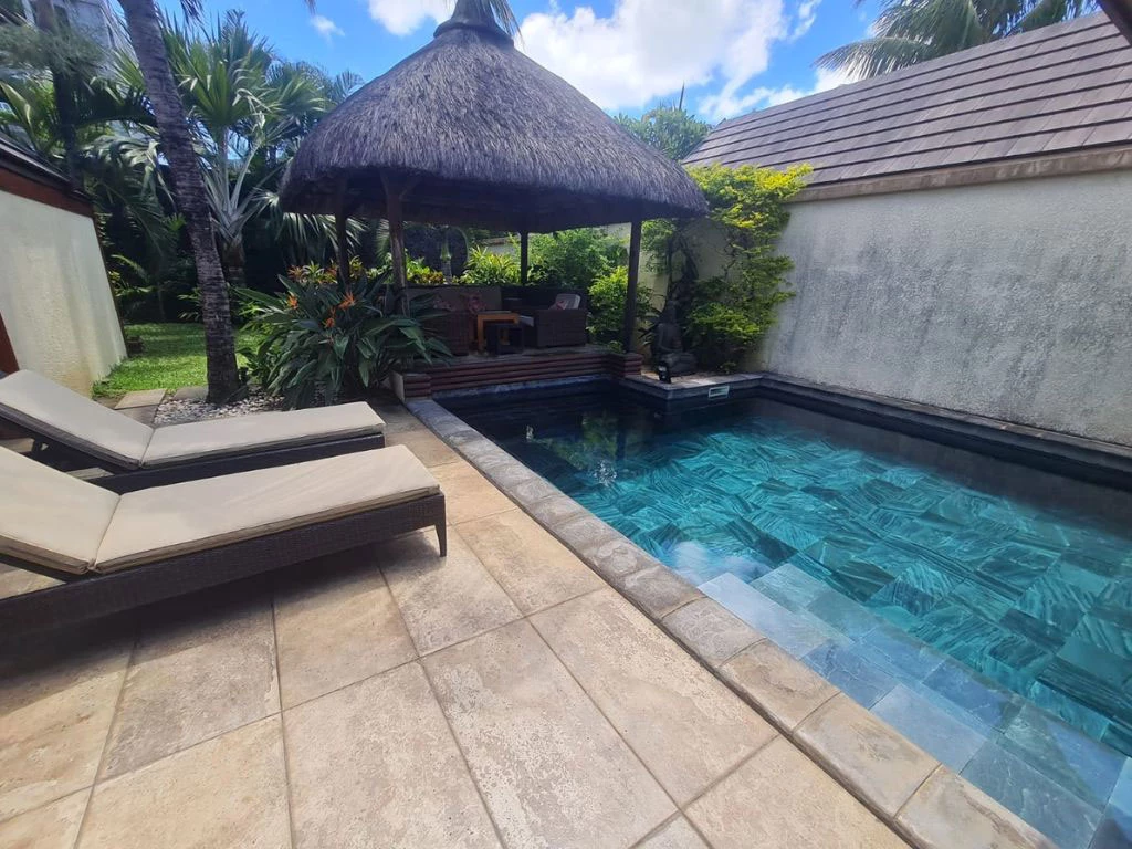 001001-pool.webp