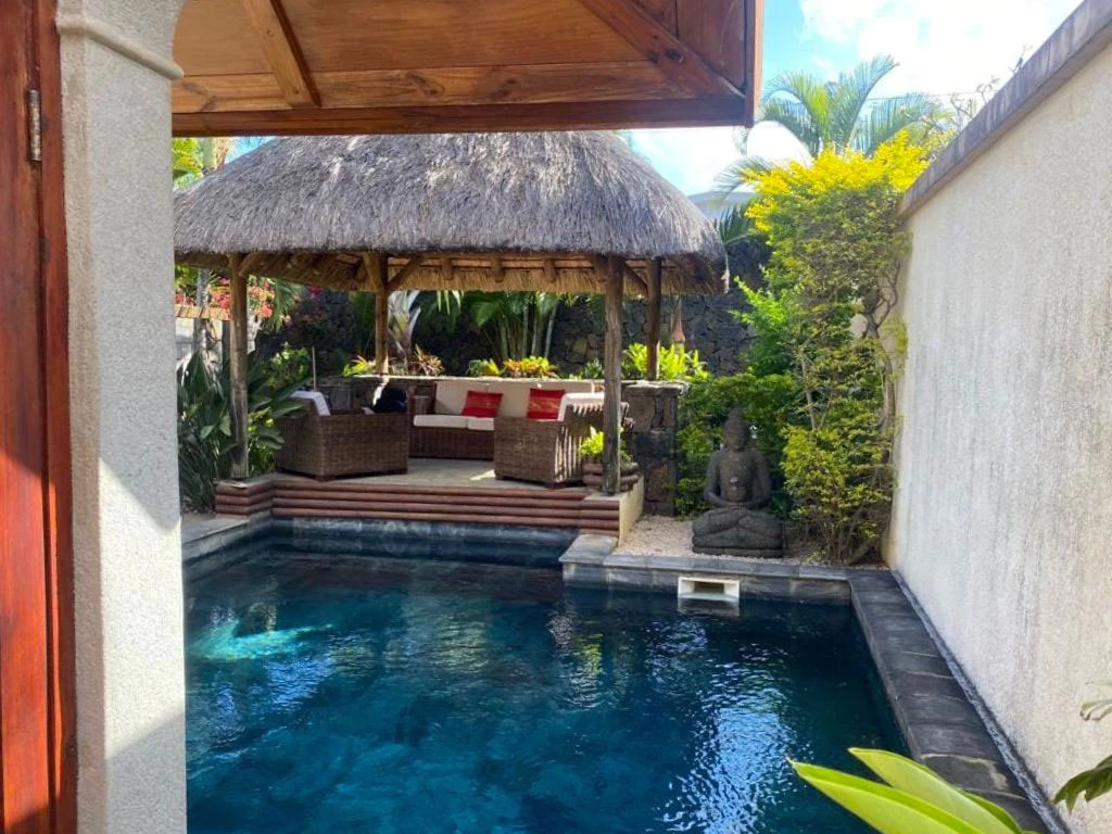 001001-pool2.webp