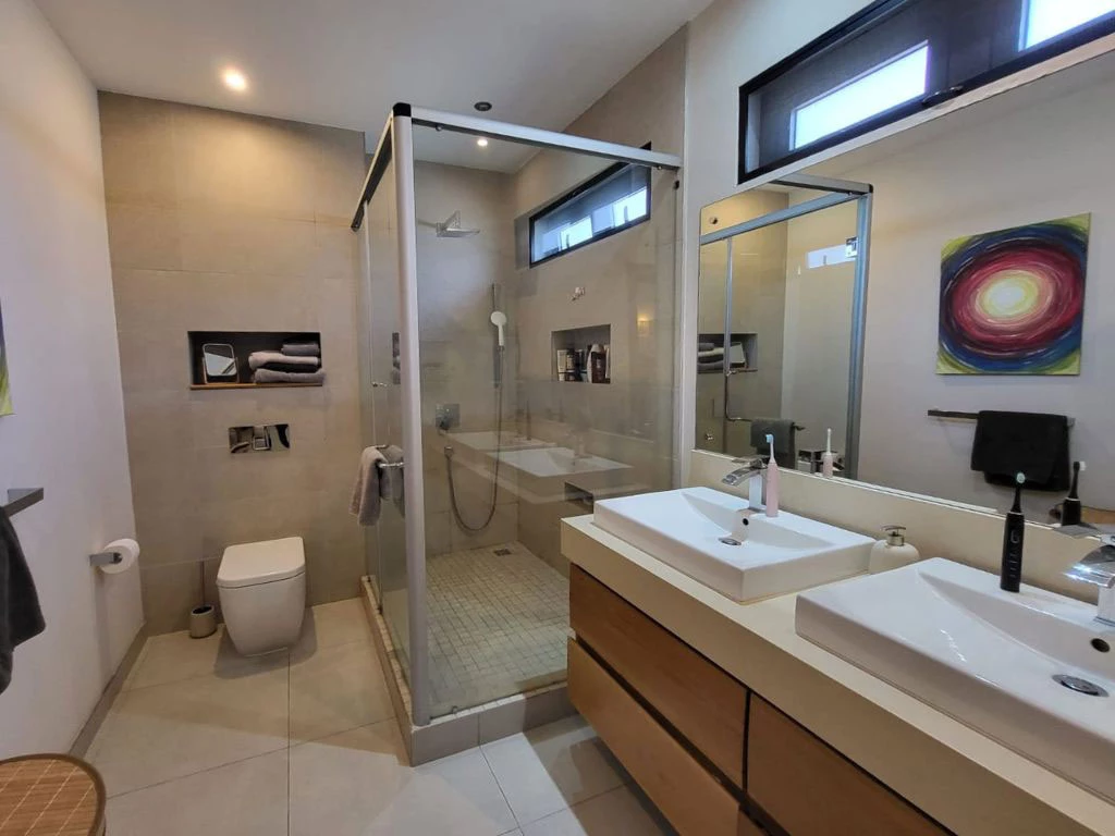 001029-2bathroom.webp