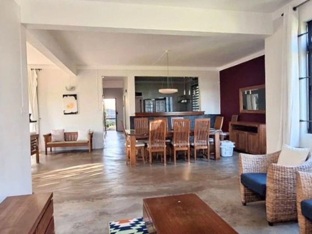 010002-livingroom2.webp