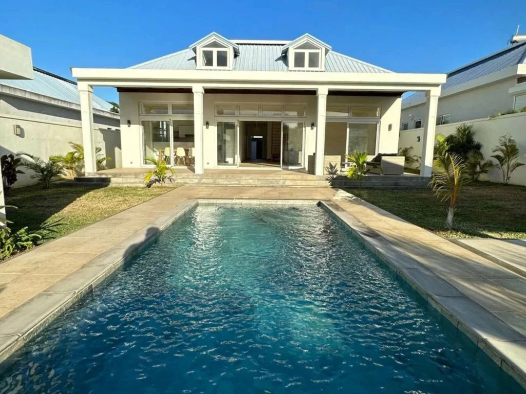 010004-pool.webp