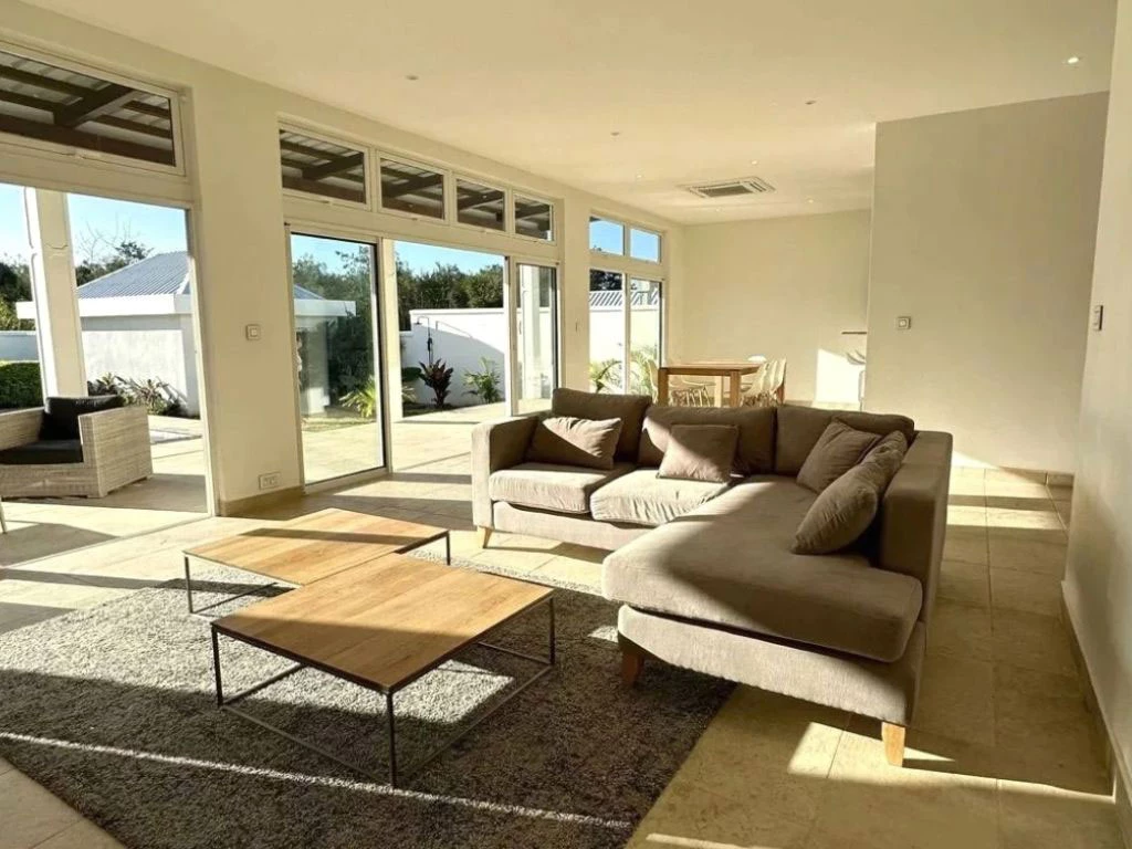 010004-livingroom.webp