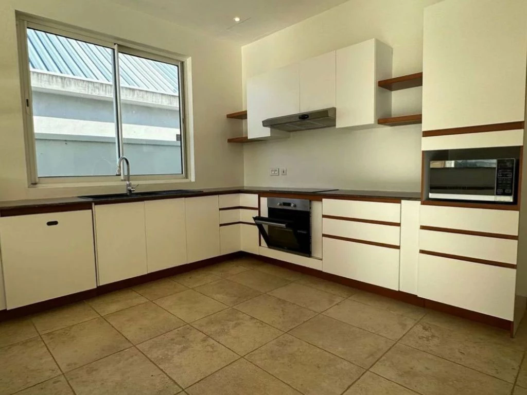 010004-kitchen.webp