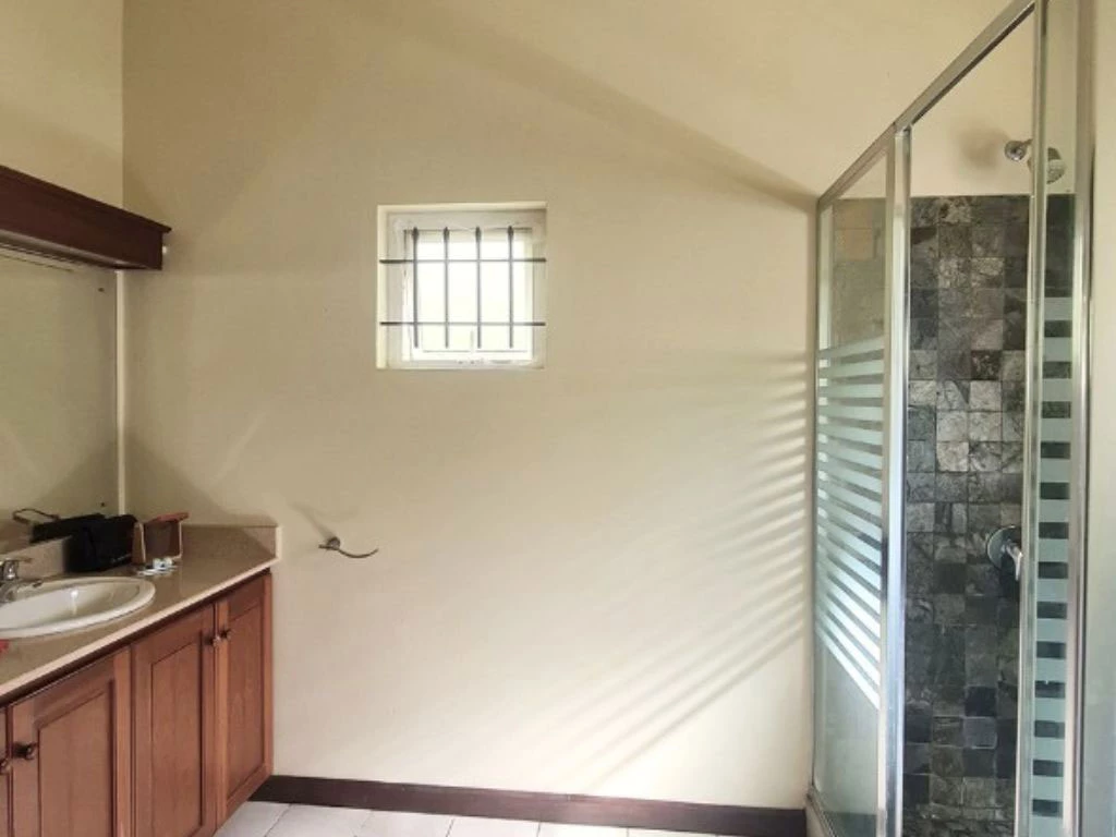 001056-bathroom.webp