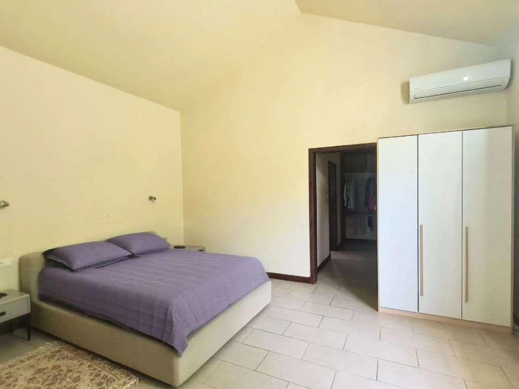 001056-bedroom.webp