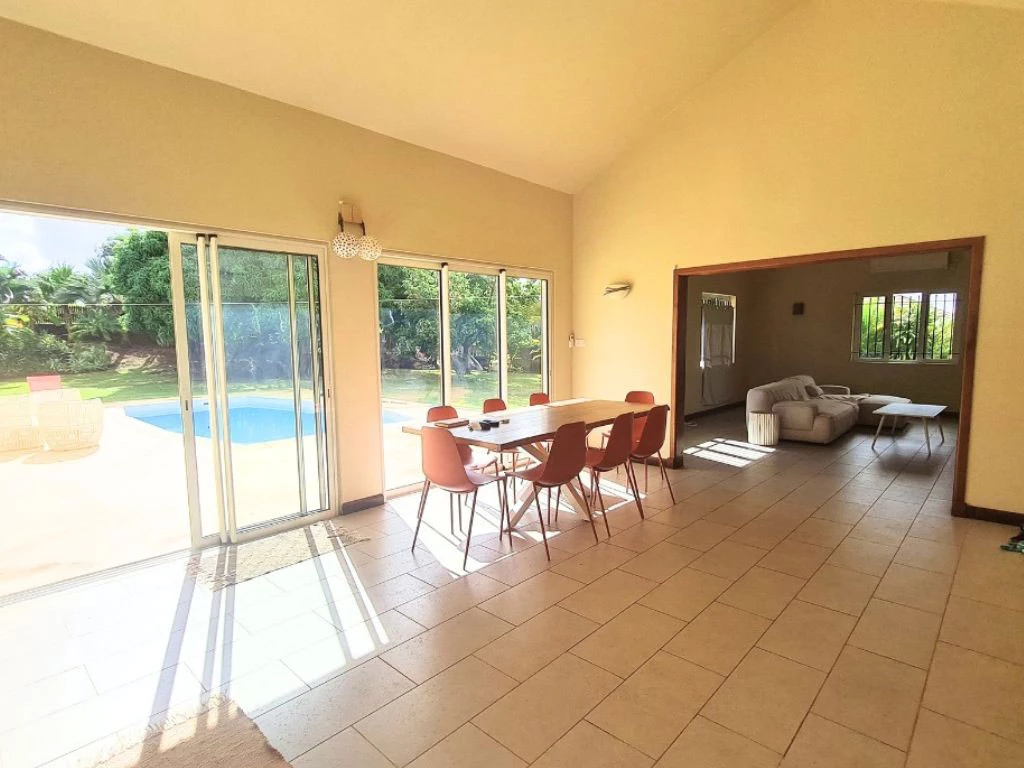 001056-livingroom.webp