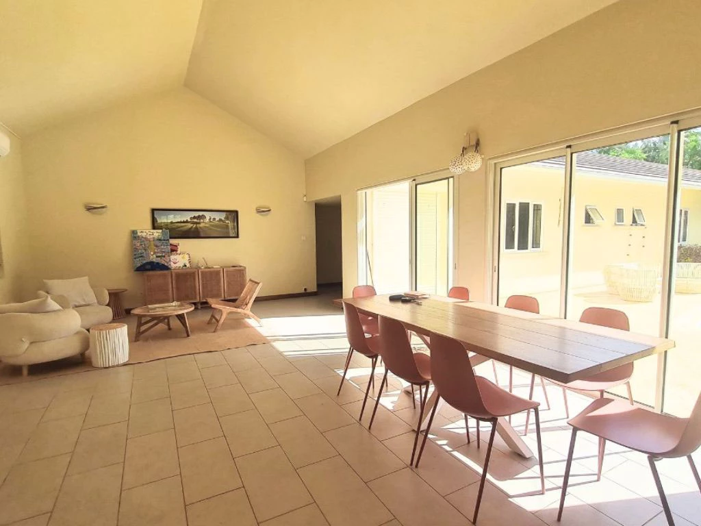 001056-livingroom2.webp