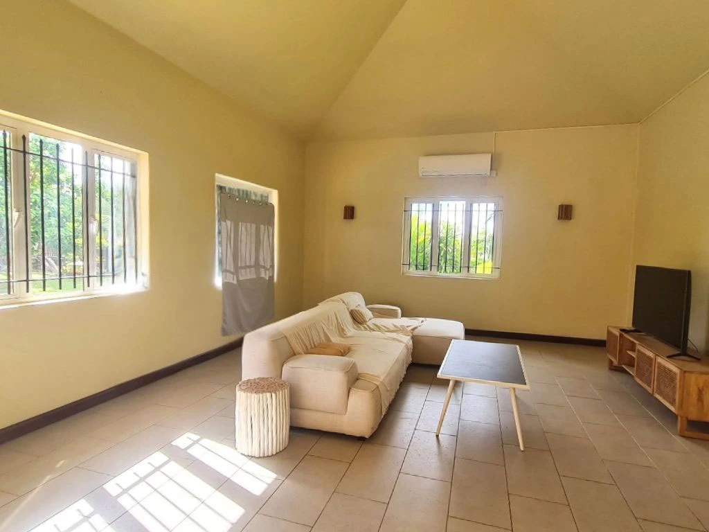 001056-livingroom3.webp
