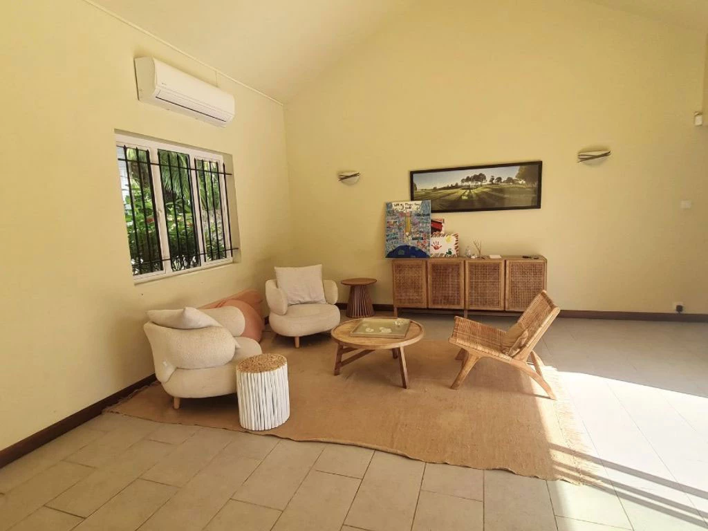001056-livingroom4.webp
