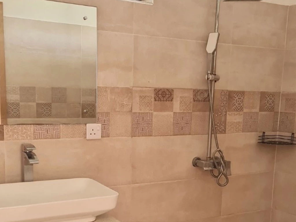 001047-bathroom.webp