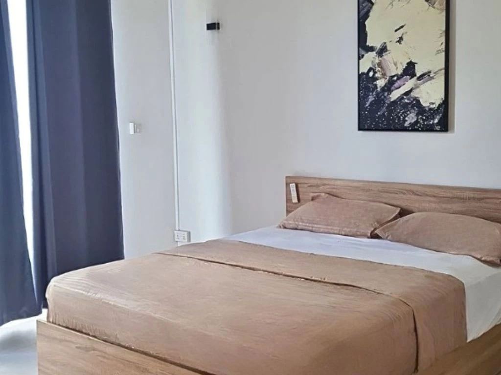 001049-bedroom.webp