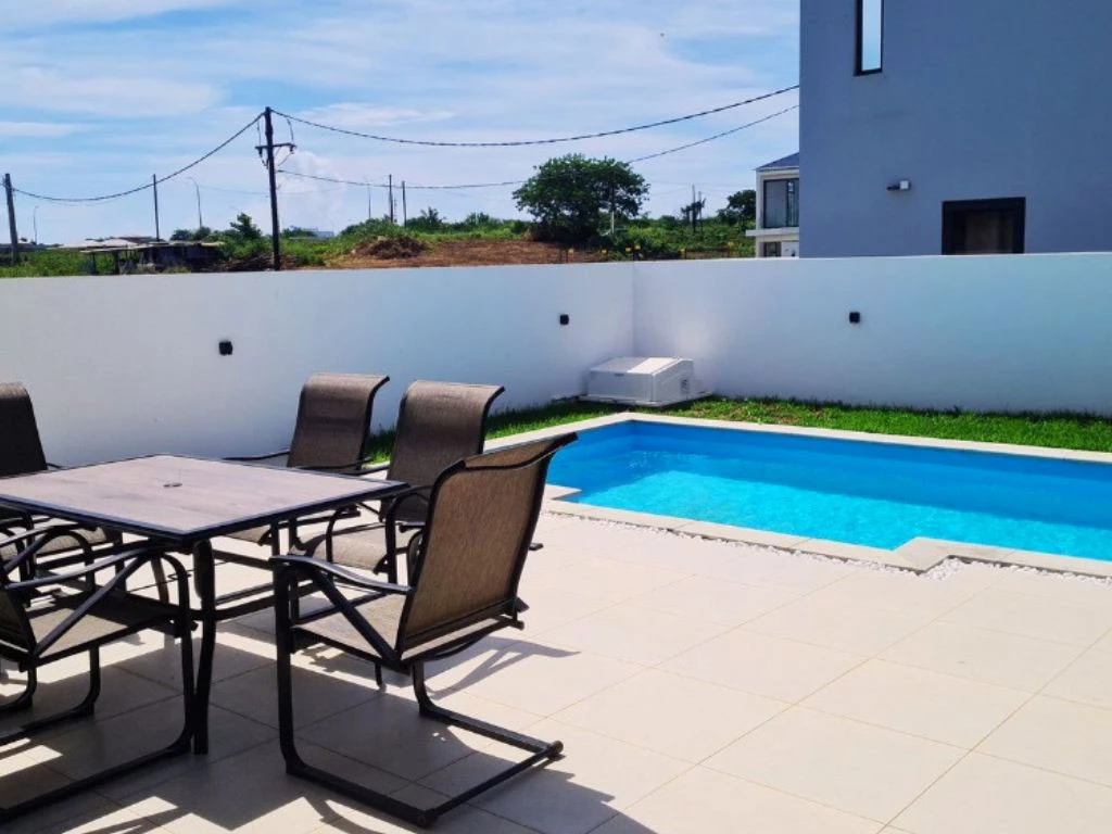 001050-pool.webp