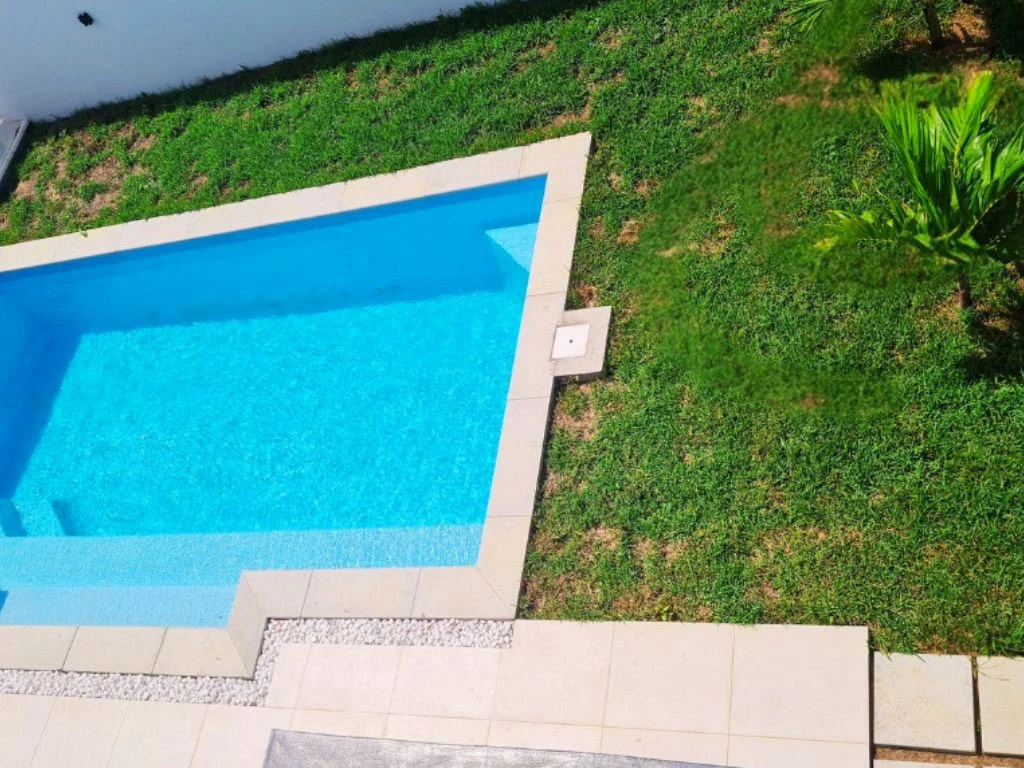 001050-pool2.webp