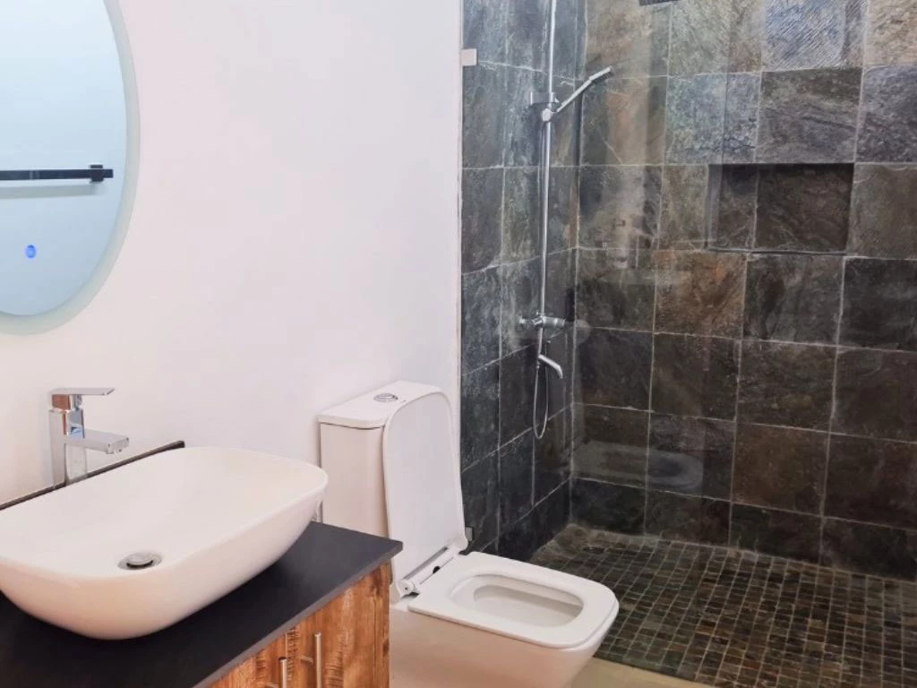 001050-bathroom.webp