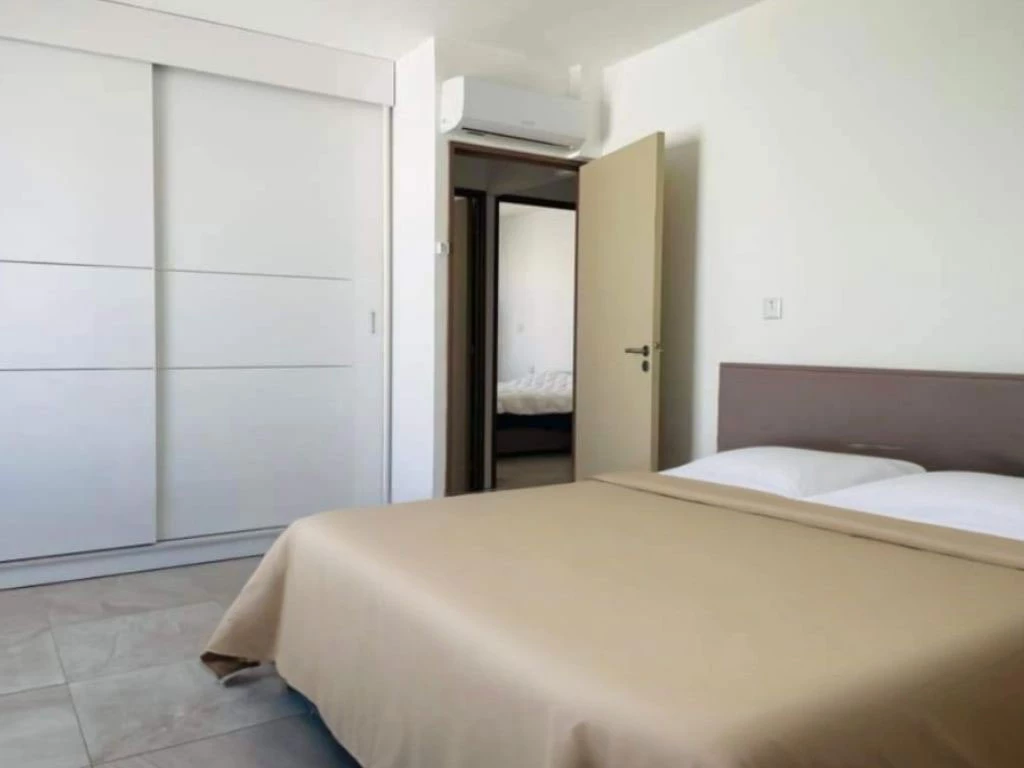 001057-bedroom.webp