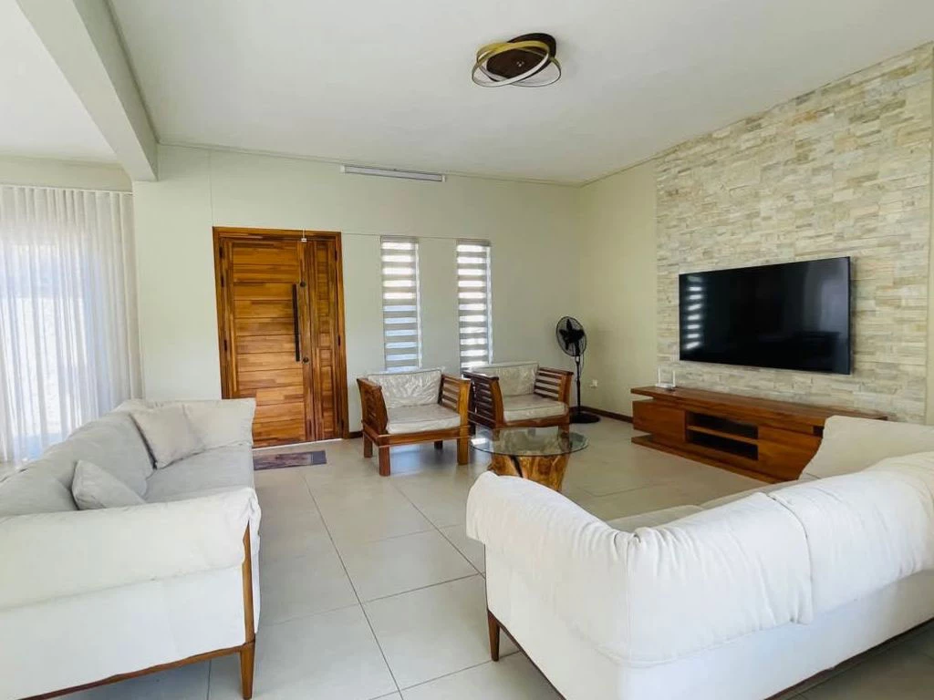 001068-livingroom3.webp
