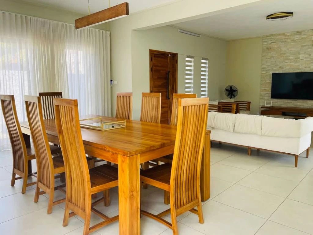 001068-livingroom2.webp