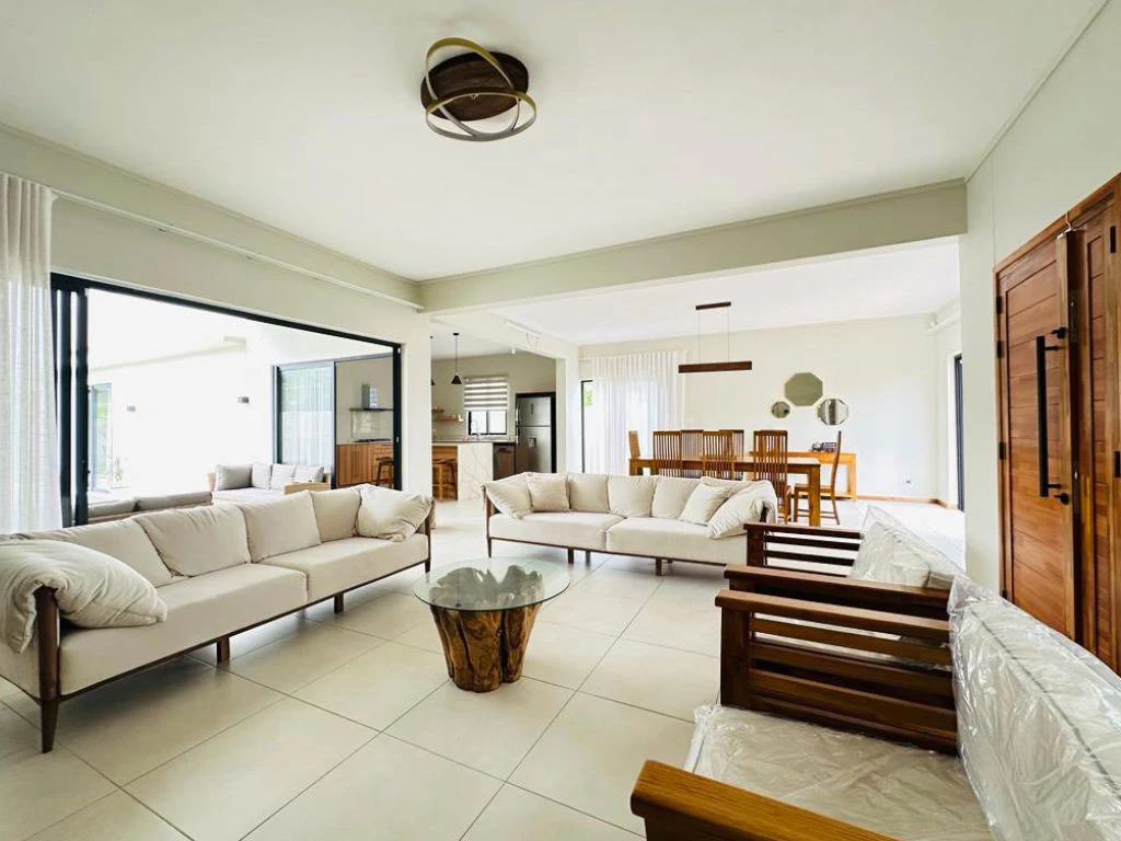 001068-livingroom.webp
