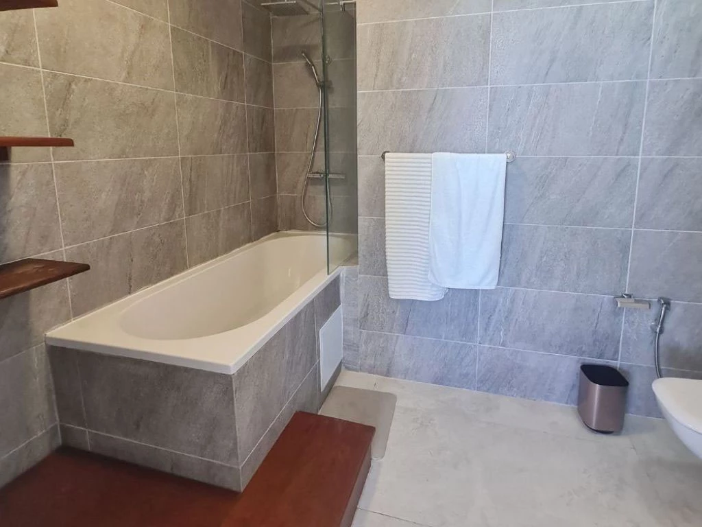 0101011-bathroom.webp