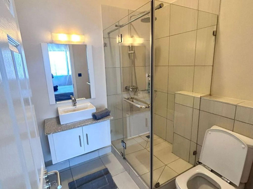 0101011-2bathroom.webp
