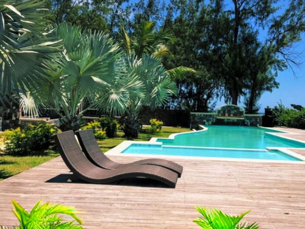 0101011-pool.webp