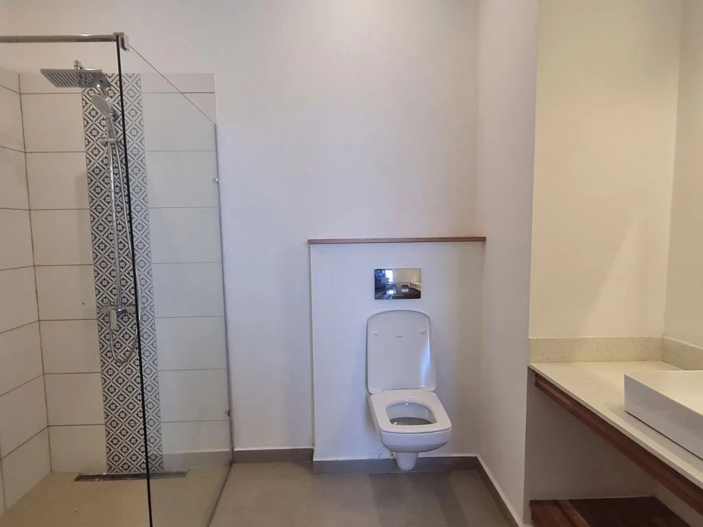 001010-bathroom.webp