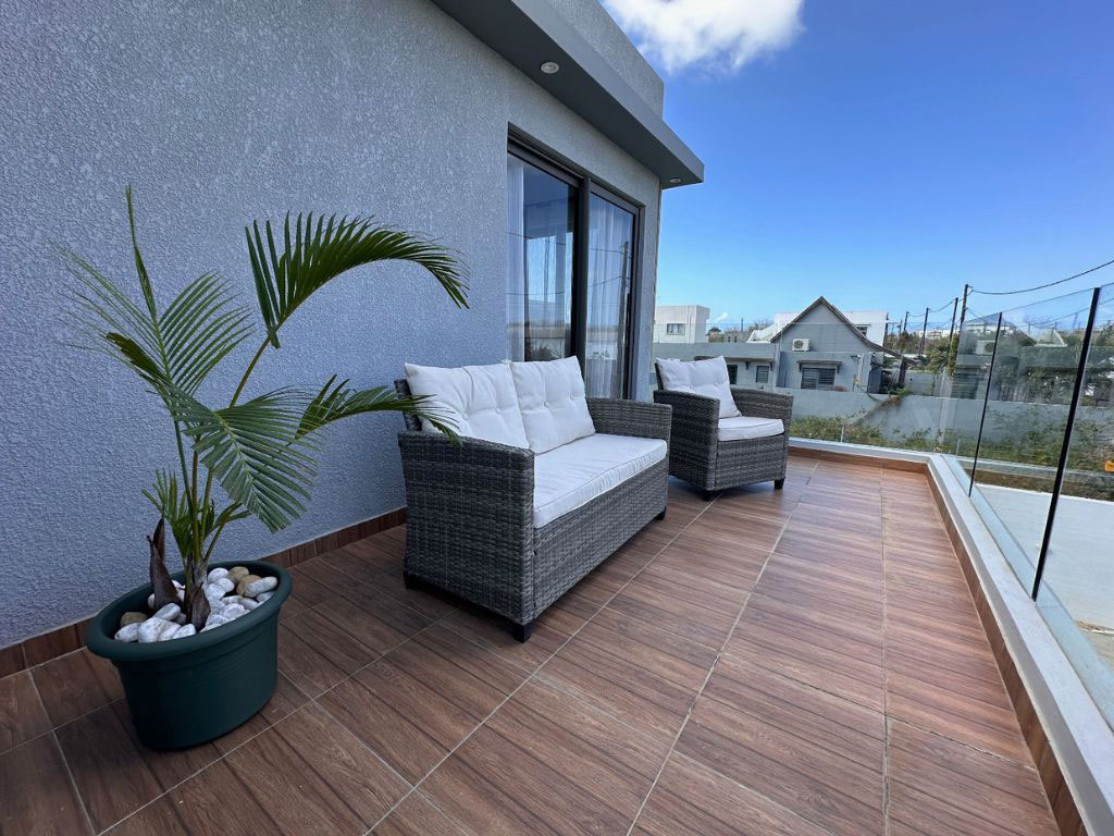 001030-balcony.jpeg