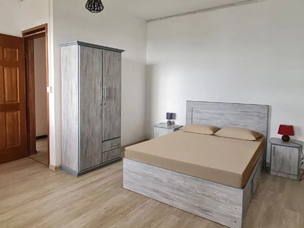 001051-bedroom.webp