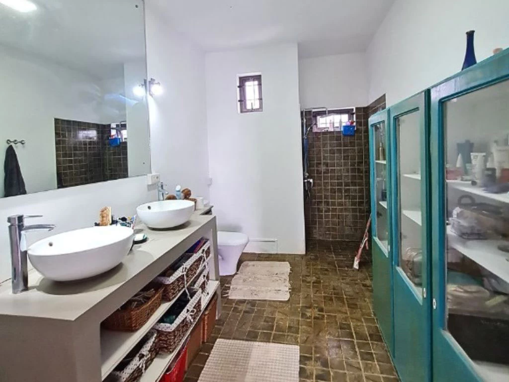 001053-bathroom.webp