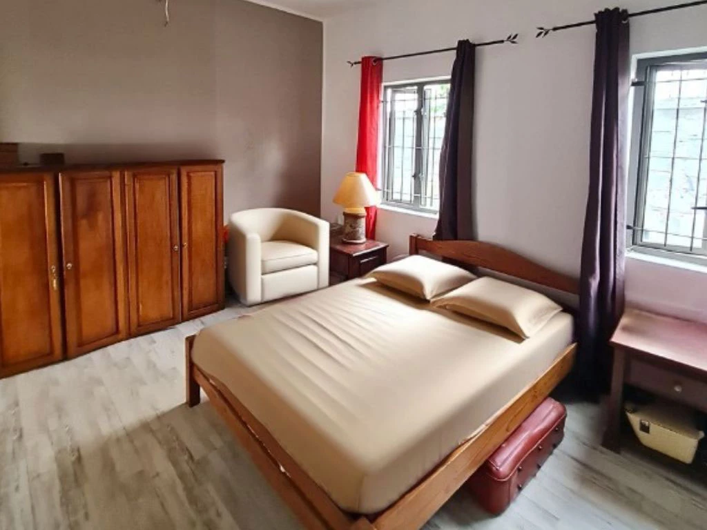 001053-bedroom.webp