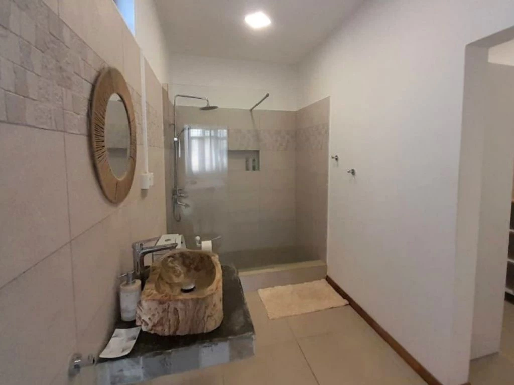 001062-bathroom.webp