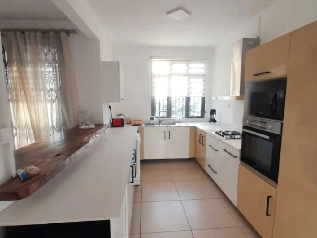001062-kitchen.webp